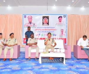 ఆధ్యాత్మిక వాతావరణంలో భక్తులు స్వామి వారిని దర్శించుకునేలా చూడాలి