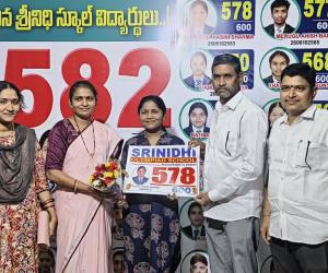 ఎస్ఎస్ఎస్సి లో578/600 మార్కులు సాధించిన పాలెపు హాసిని శర్మను అభినందించిన పాఠశాల యాజమాన్యం