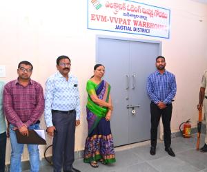 ఈవీఎం గోదాము  తనిఖీ  భద్రత ఏర్పాట్లు, సిసి కెమెరాల పనితీరులను పరిశీలించిన జిల్లా కలెక్టర్ బి. సత్యప్రసాద్