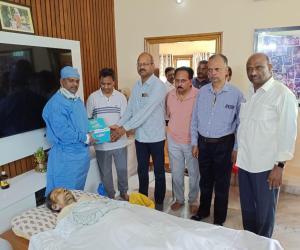 స్వర్గీయ మంచాల రామేశం నేత్రాలను దానం చేసిన కుటుంబ సభ్యులు