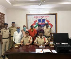 తహసీల్దార్ సంతకం ఫోర్జరీ  ::నకిలీ పత్రాలతో భూమి రిజిస్ట్రేషన్:: నలుగురు నిందితుల అరెస్ట్