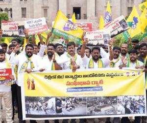 విద్యార్థుల జీవితాలతో కేంద్రం చెలగాటం: తెలంగాణ రక్షణ సేన
