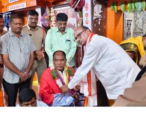 కొండగట్టు శ్రీ ఆంజనేయస్వామి దేవస్థానాన్ని సందర్శించిన రాష్ట్ర ఎస్సీ, ఎస్టీ కమిషన్ చైర్మన్  బక్కి వెంకటయ్య 