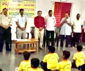 చదువునే ఆయుధంగా మలుచుకొని ఉన్నత స్థితికి ఎదగాలి.    జిల్లా అదనపు కలెక్టర్ రాజా గౌడ్. 