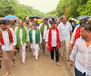 కొండగట్టు ఆంజనేయస్వామి సన్నిధిలో రాష్ట్ర మంత్రుల గిరి ప్రదక్షిణ