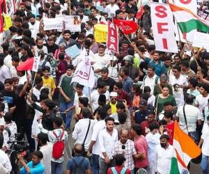 ఉద్యమాల్లో 