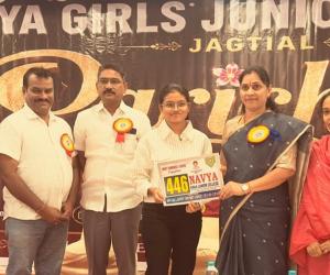విద్యార్థినులు ఉన్నత లక్ష్యాలతో ముందుకు సాగాలి – మున్సిపల్ చైర్‌పర్సన్ సమిండ్ల వాణి శ్రీనివాస్