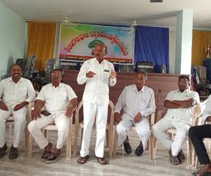 మాజీ సర్పంచులకు రూ.10 వేల పెన్షన్ ఇవ్వాలి 