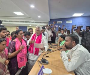 జగిత్యాలలో కాంగ్రెస్ హామీల అమలుపై బీఆర్ఎస్ ఆందోళన