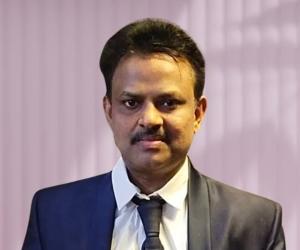 సూర్యాపేట వద్ద ఘోర రోడ్డు ప్రమాదం.. ఖమ్మం వైద్యుడు సజీవ దహనం