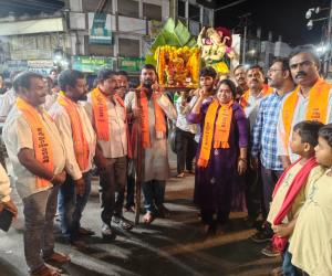 రెండో రోజు గణనాథులకు వీడ్కోలు పలికిన మాజీ మున్సిపల్ చైర్‌పర్సన్ జ్యోతి లక్ష్మణ్