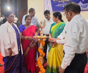 గాంధీ ఆస్పత్రిలొ వైద్య విద్యార్థులకు ‘యాప్రాన్‌’ ప్రదానం