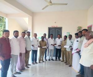 గ్రామ పంచాయతీ సిబ్బంది కి దుస్తులు పంపిణి 